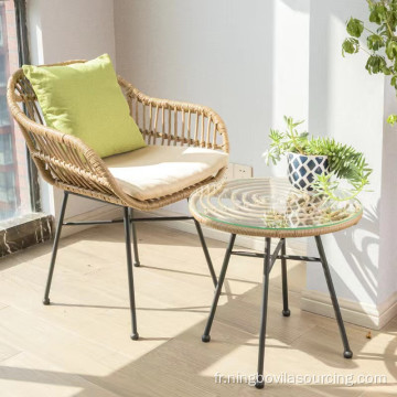 Table et chaises scandinaves de loisir et chaises